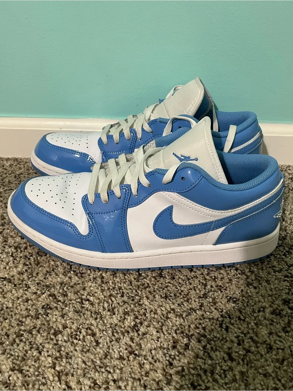 Jordan Low-Top Sneakers in White and Carolina Blue